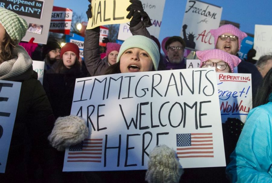 Джо Байден отменил запрет на въезд в США для новых иммигрантов