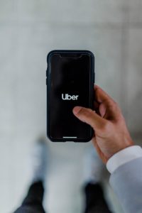 Uber предлагает бесплатные поездки для украинцев