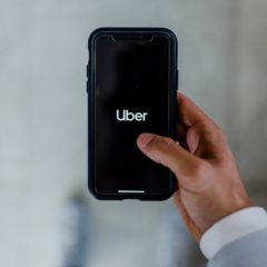 Uber предлагает бесплатные поездки для украинцев